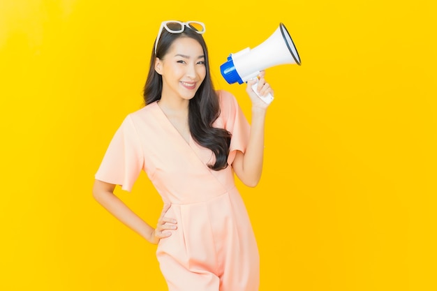 深入解析Mark Six三肖：揭秘乐透彩票与品牌魅力